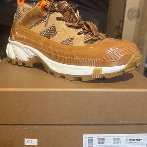 Burberry size 37.5 new condition